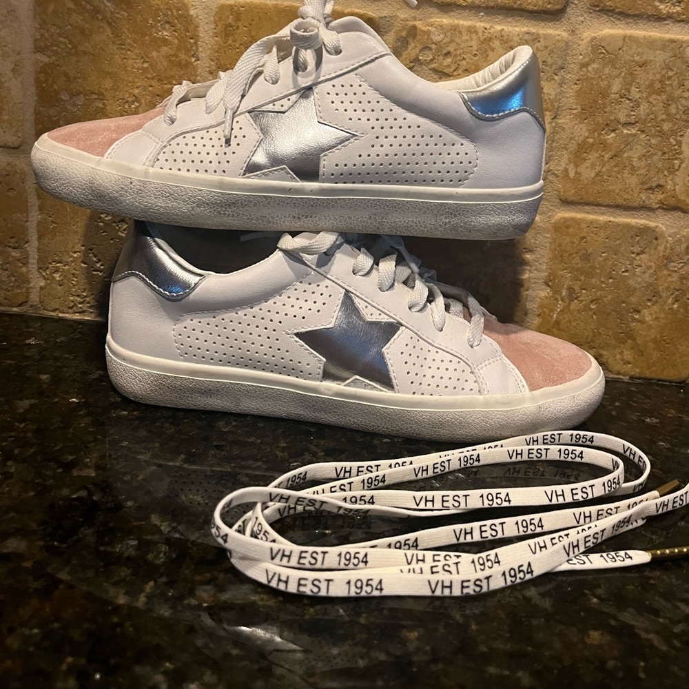 Vintage Havana sneakers. Size 8